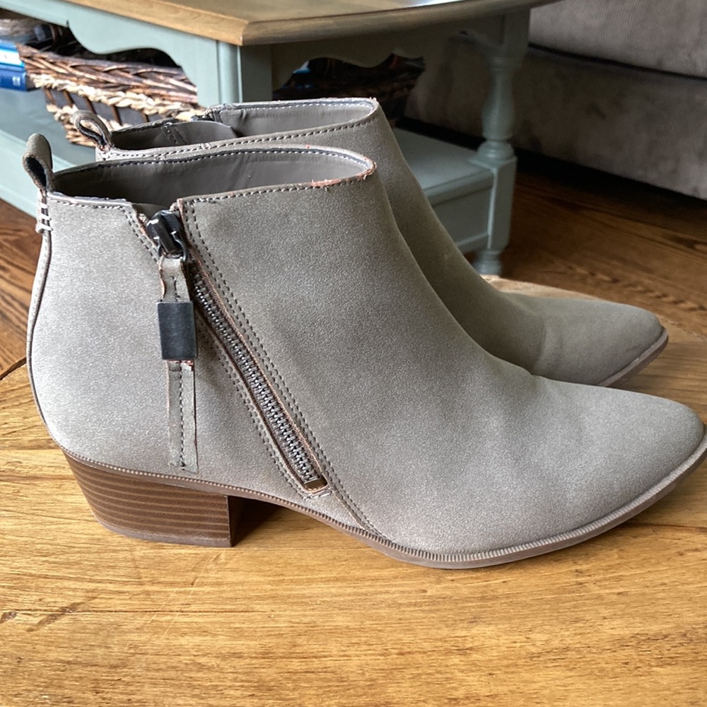 Sam Edelman Bootie, 9.5 - Picture 3 of 7